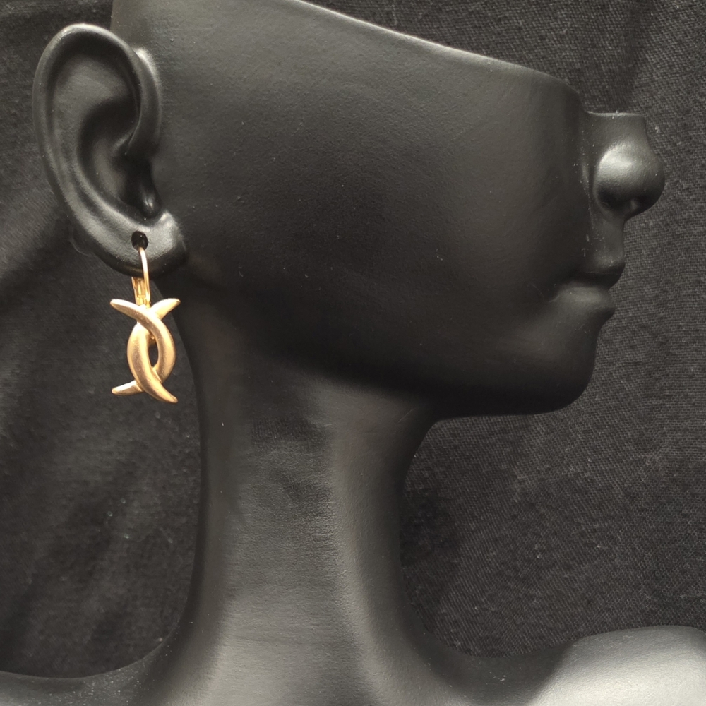 Elegant Gold Twist Earrings